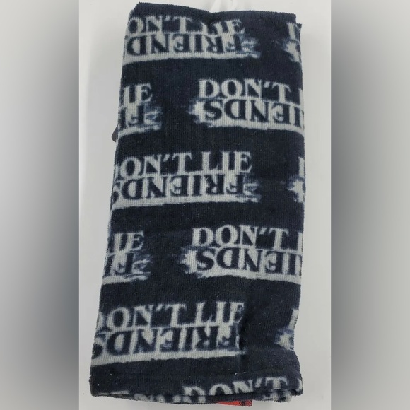 Stranger Things Friends Don't Lie Hand or Kitchen Towels 2 pk NWT - Picture 2 of 2